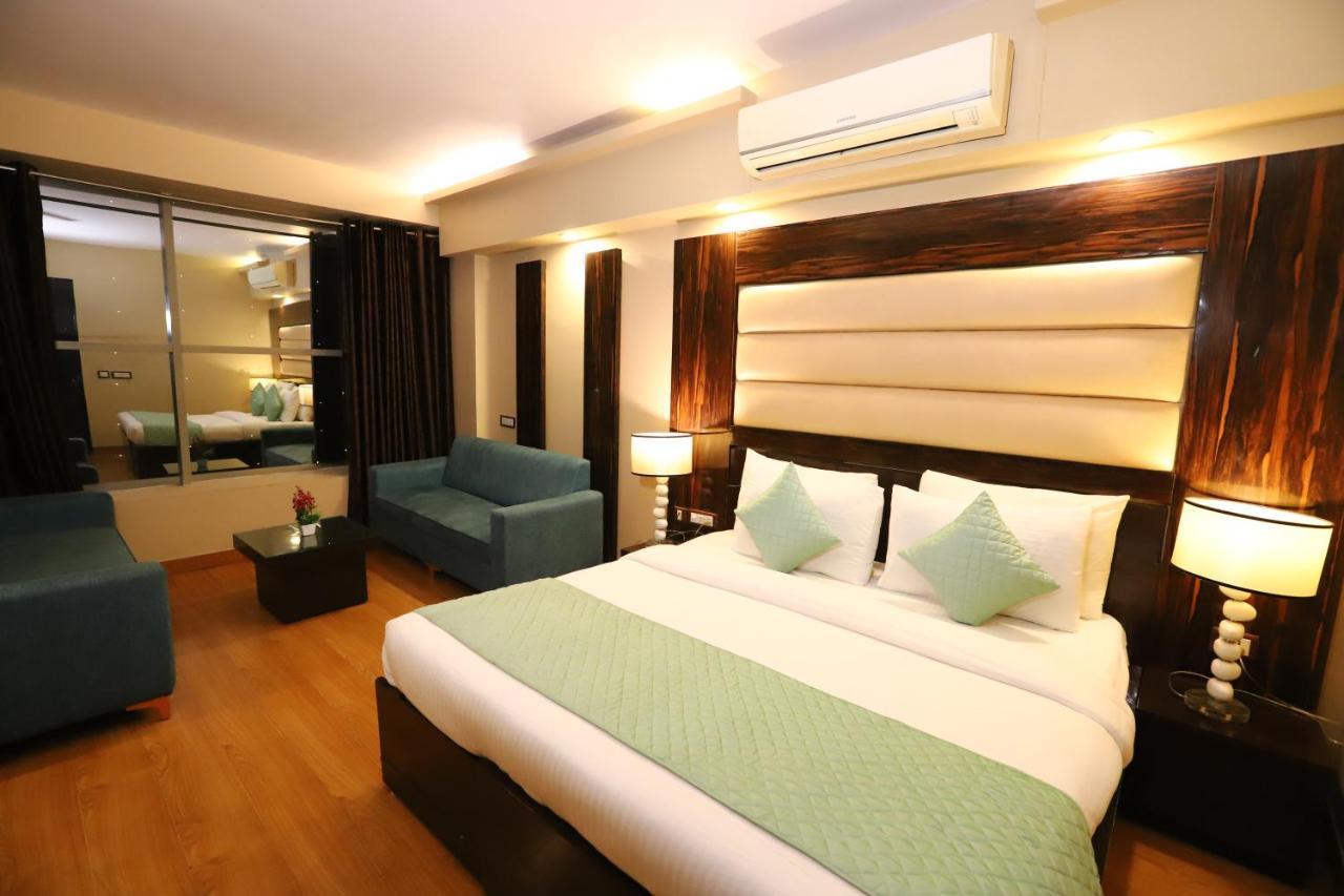 The Palm Spring A Boutique Hotel Naraina نيودلهي المظهر الخارجي الصورة